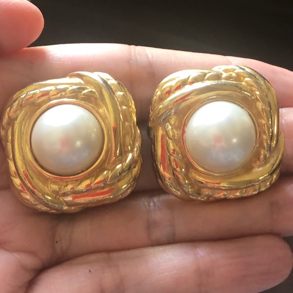 Ciner Jewelry Vintage Ciner Gold Tone Pearl Clip On Earrings Poshmark